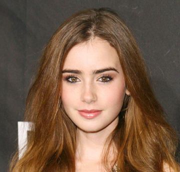 Лили Коллинз