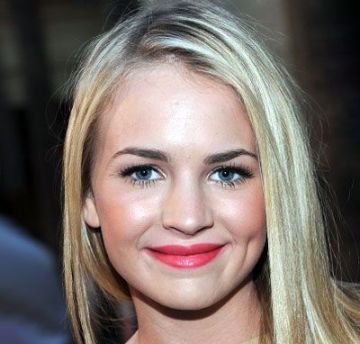 Бритт Робертсон