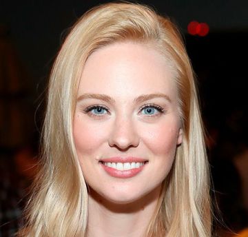 Дебора Энн Уолл