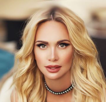 Виктория Лопырева