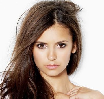 Нина Добрев